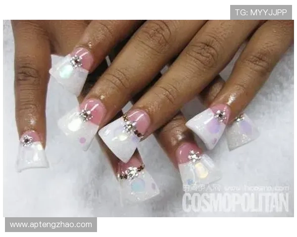 男足球星潮流美甲大公开，明星男足与时尚美甲完美结合的创意展示