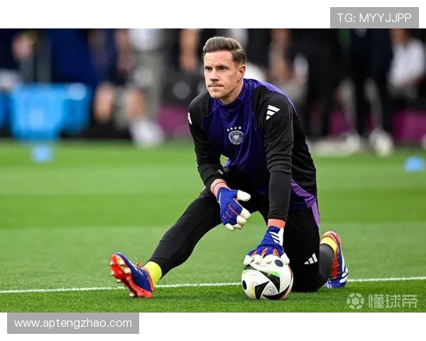 足球门将也能成球星 打破传统束缚成就传奇之路
